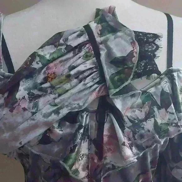 🍁Cold Shoulder Blouse. #0900B - Picture 7 of 11